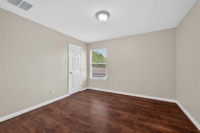 Building Photo - 9726 Angleside Ln