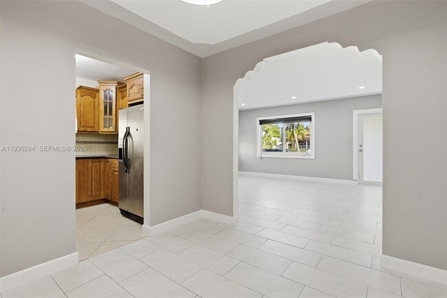 Building Photo - 2120 SW 16th St