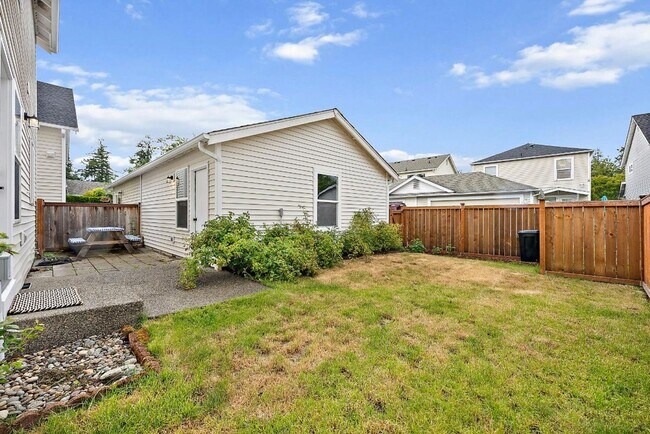 Building Photo - Cozy DuPont Home with Fenced Yard, 2-Car Garage & Minutes to JBLM!