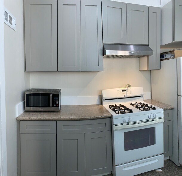 Kitchen - 2609 Dana St
