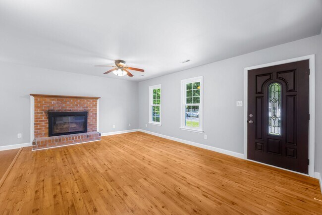 Building Photo - 3 Bedroom Home in Chesterfield County ***Available August 2026**