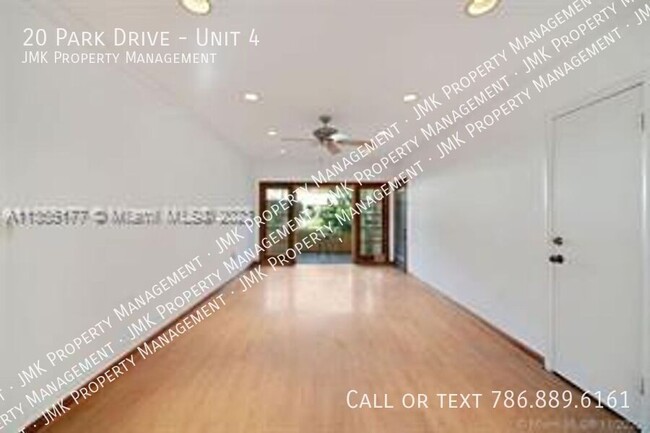 Building Photo - Recently Updated 1-Bedroom Condo in a Gate...