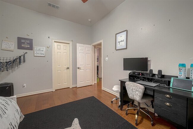 Building Photo - 8807 Stones Throw Ln
