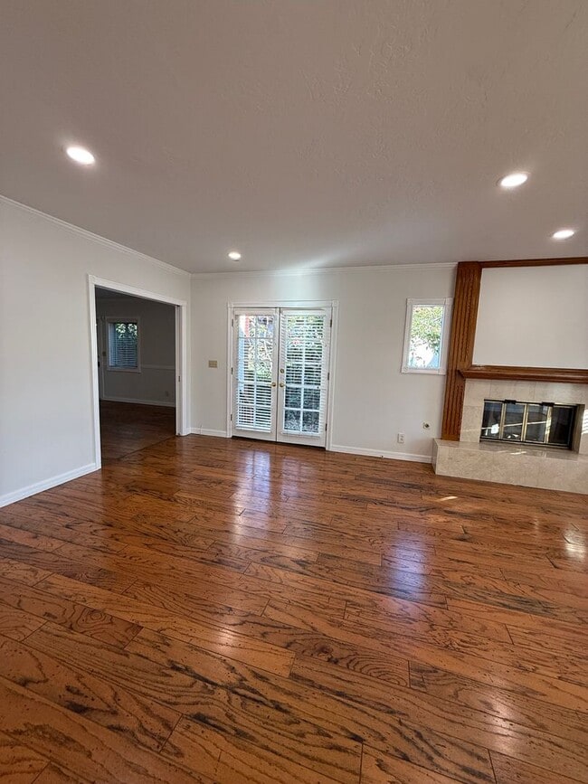 Building Photo - San Pedro 4 bedroom, 3 Bath Home with yard and Deck! Available NOW!