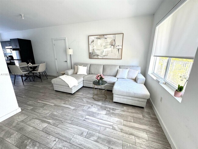 Building Photo - 315 S Shore Dr
