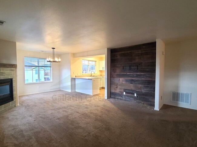 Building Photo - 1098 Longbow Ln