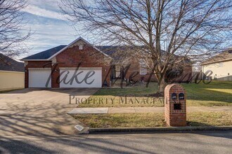Building Photo - 4 Bedroom in Willard School District!