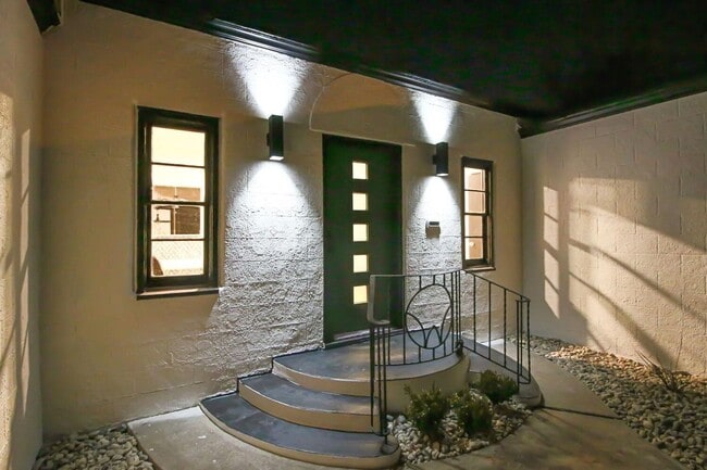 Building Photo - PRE LEASING for fall 2026! 4/2 in heart of Lubbock!