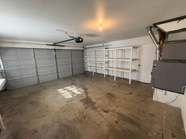 Building Photo - NE Visalia home Rent Ready!