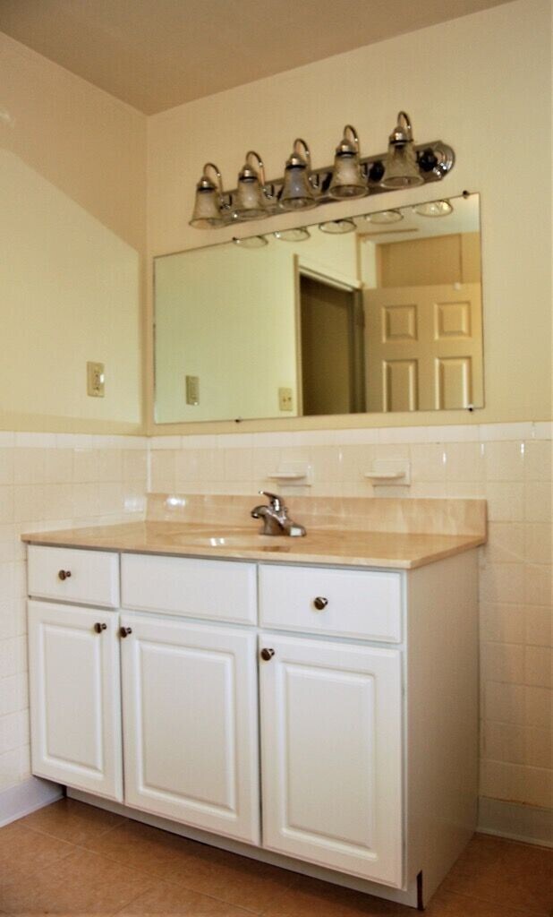 Building Photo - Farmington Townhome