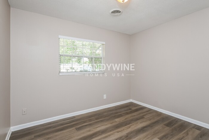 Building Photo - 1830 Hinckley Rd