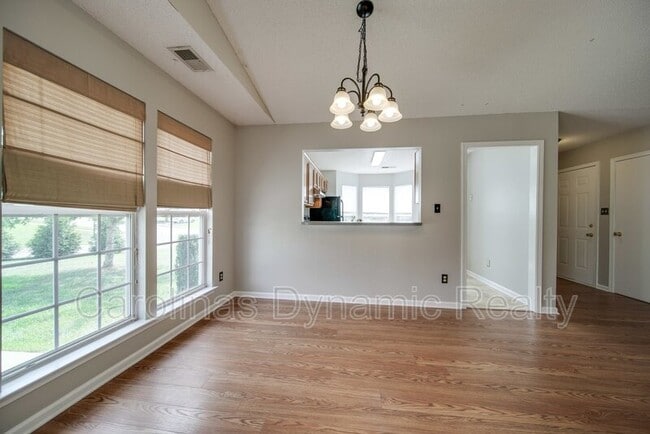 Building Photo - 120 Lantana Dr