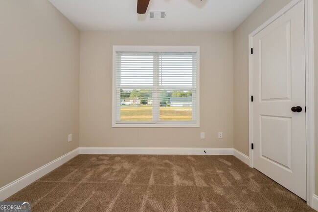 Building Photo - 320 Woodland Ridge Cir