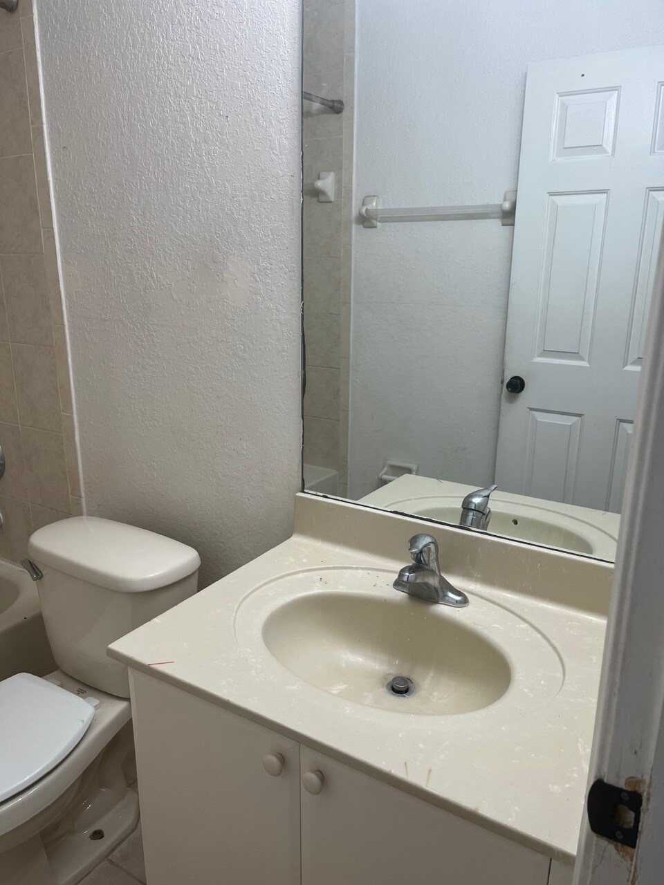 Building Photo - 2819 SE 15th Rd