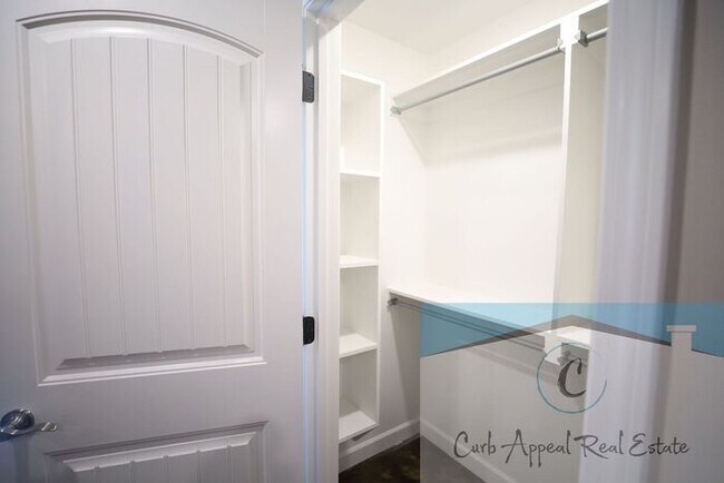 Building Photo - Beautiful 4 bed 2 bath home - HUD accepted!!