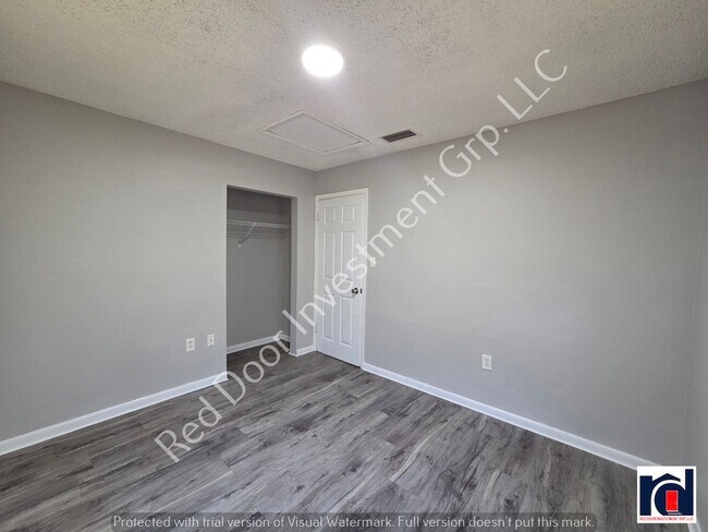 Building Photo - Large 2/1- Minutes from Downtown Leesburg/...