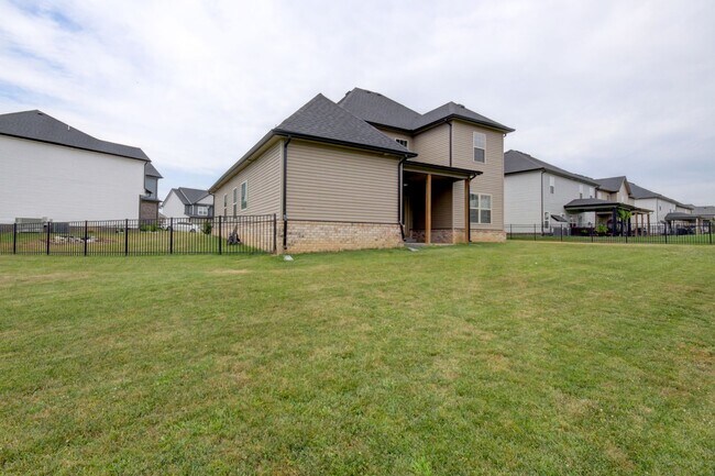 Building Photo - mega Huge wow. 4 bed 3 bath.