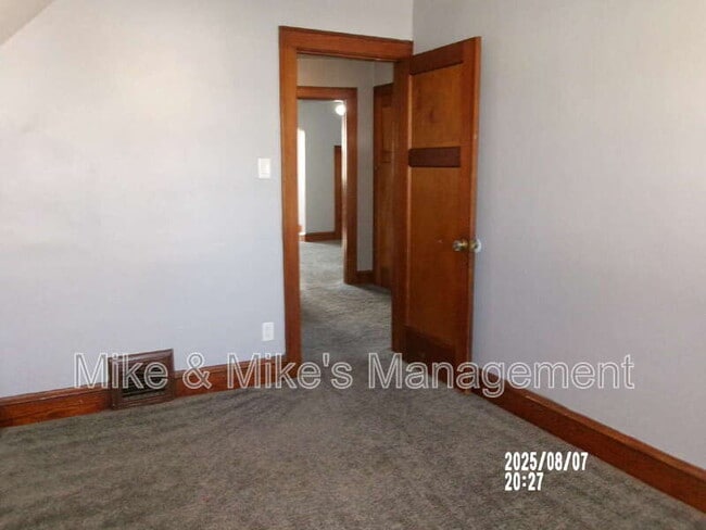 Building Photo - 1323 S 74th St