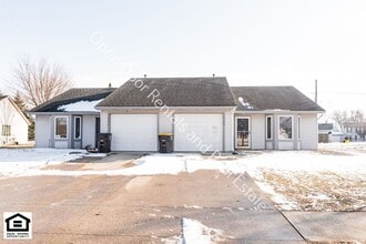 Building Photo - 1420/1422 Flagstone