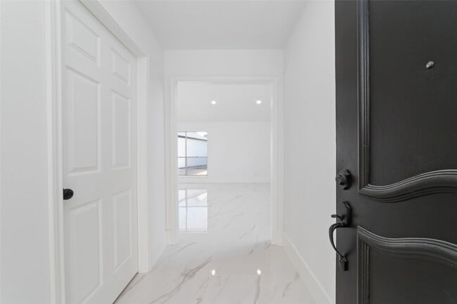 Building Photo - 13330 Agarita Ln