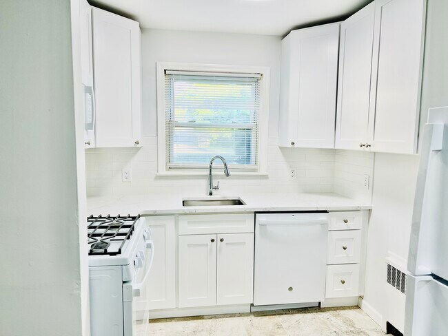Primary Photo - 294 W Post Rd
