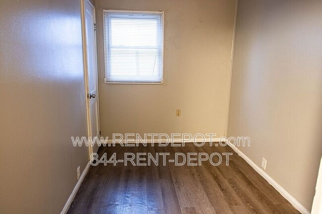 Building Photo - 2023 Ravenswood Dr