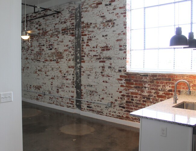 Building Photo - 410 Wellons St