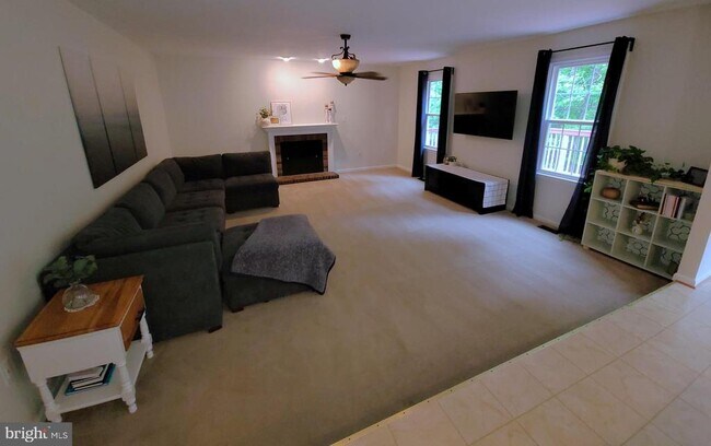 Building Photo - 18 Willow Glen Ct