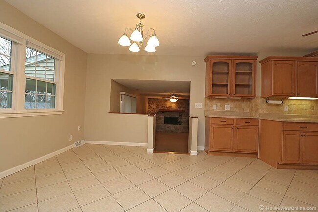 Building Photo - 2031 Allen Dr
