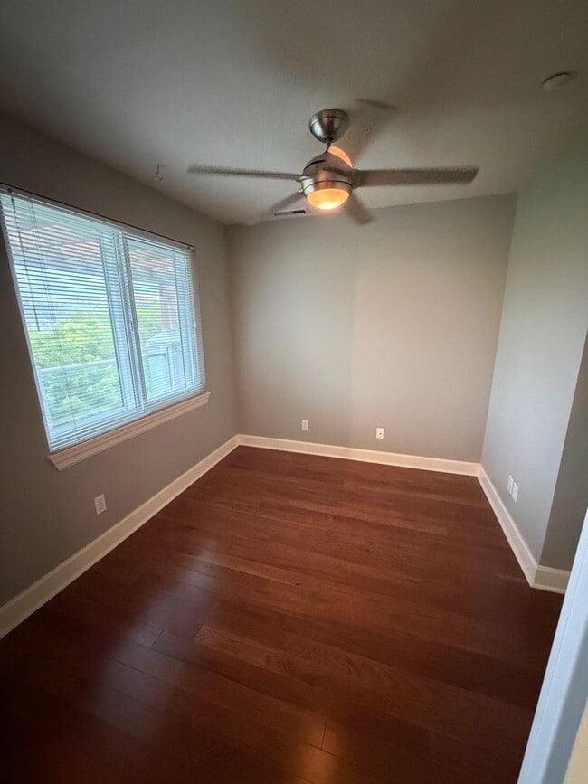 Building Photo - WONDERFUL COLUMBIA SHORES CONDO!