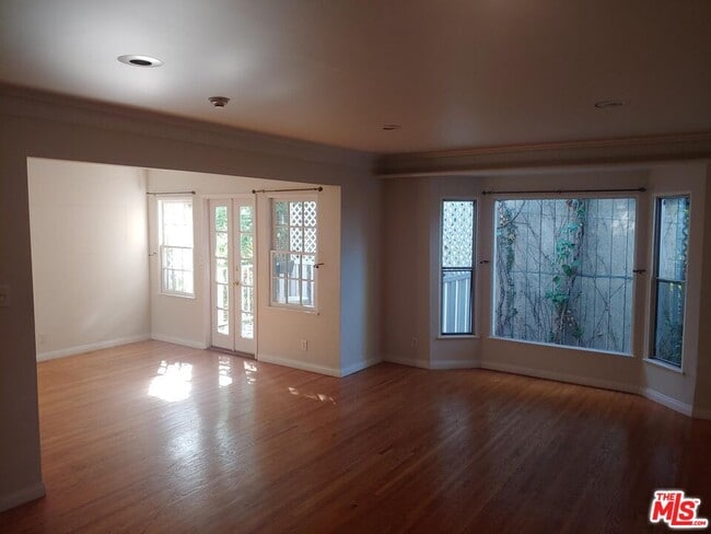 Building Photo - 9066 Shoreham Dr