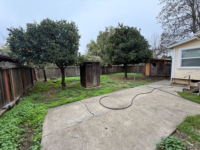 Building Photo - 3 Bedroom 1.5 Bath Downtown Dixon *STAR RENTALS