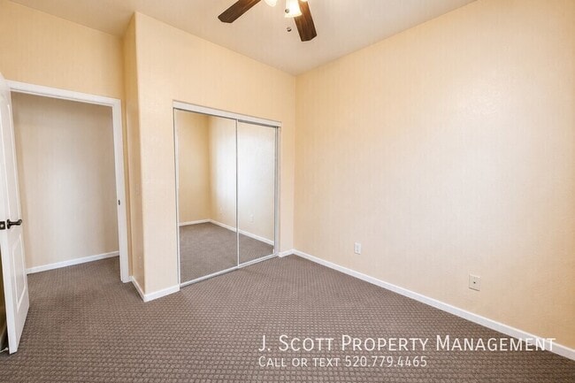 Building Photo - 4172 E Santa Fe Ln