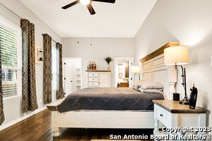 Building Photo - 1038 W Mistletoe Ave