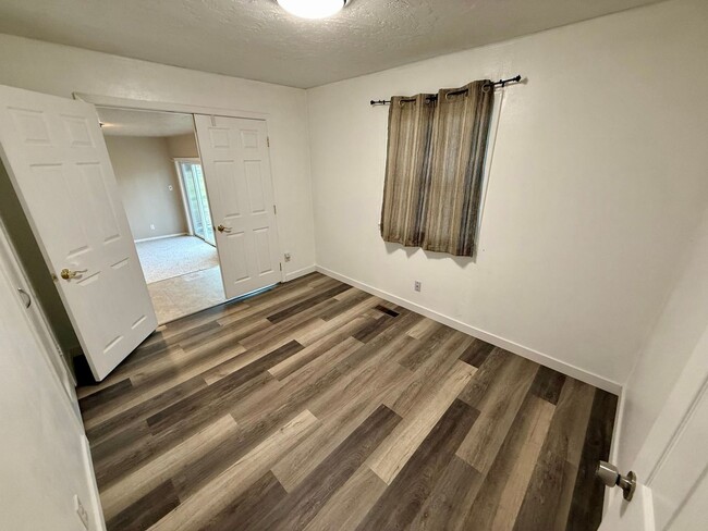 Building Photo - Orchards Home with a View