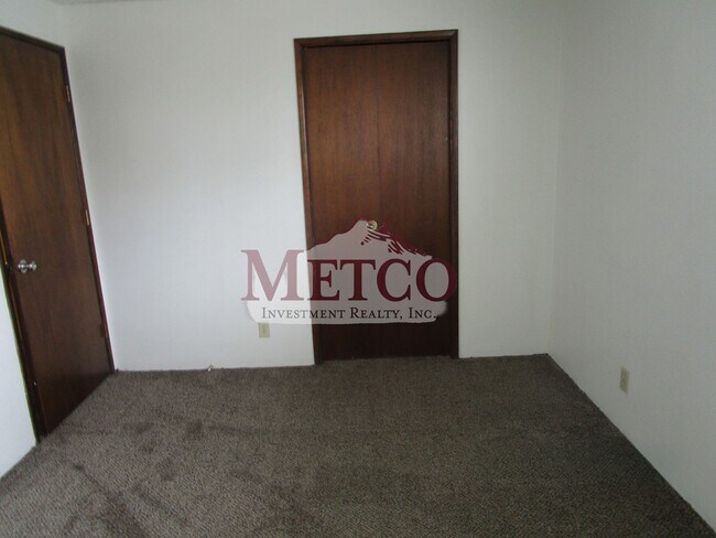 Building Photo - 04703