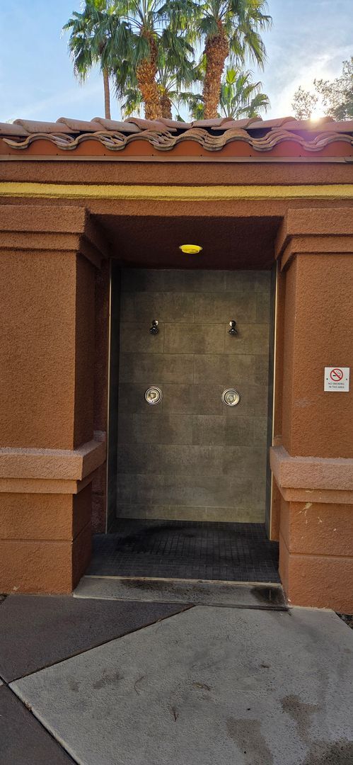 Building Photo - Short or long term available! Beautiful furnished 1 bedroom located in the heart of the strip!