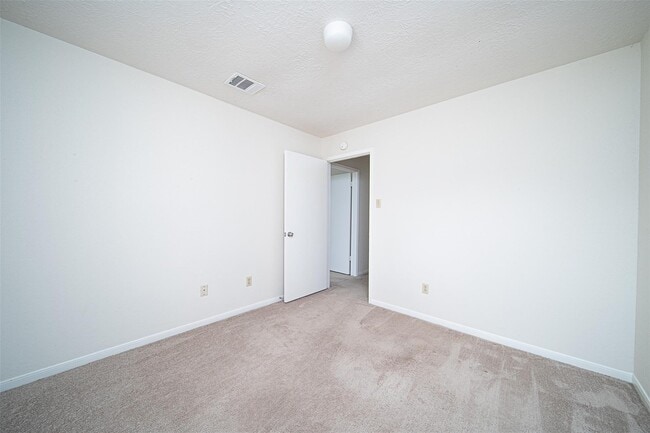 Building Photo - 2838 Colony Dr