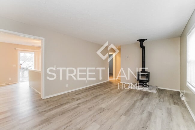 Building Photo - Charming 3 Bedroom in Whitehall!