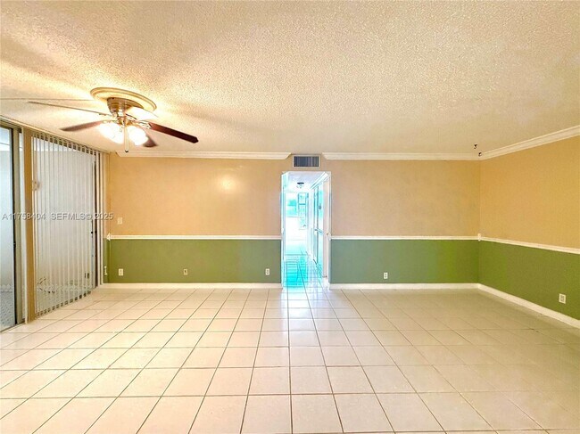 Building Photo - 920 NE 199th St