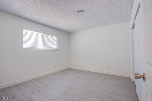 Building Photo - 5009 Evergreen Ave
