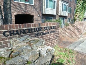 Building Photo - Sleek, Stylish 2br 2ba upper level condo in Chancellor Square, walking distance to Campus, downtown!