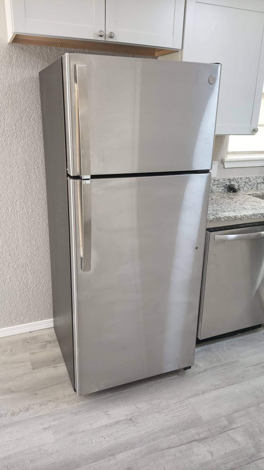 Building Photo - 4408 S Cypress Ave