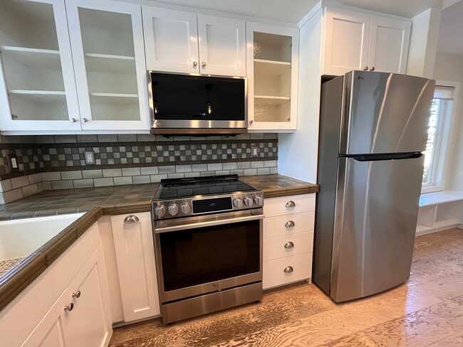 Building Photo - Most Charming Home in La Costa