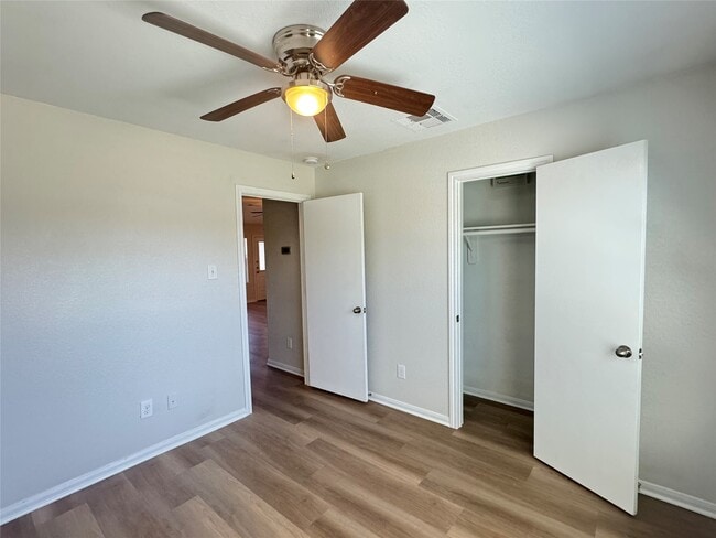 Building Photo - 7906 Emerald Oak Dr