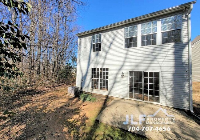 Building Photo - Great 3/2.5 Home in Sought After Charlotte...