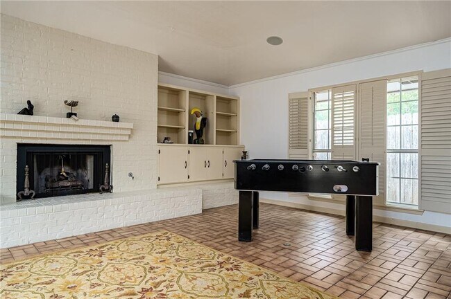 Building Photo - 337 Poenisch Dr