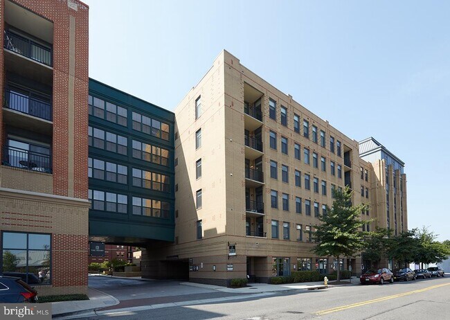 Building Photo - 525 N Fayette St