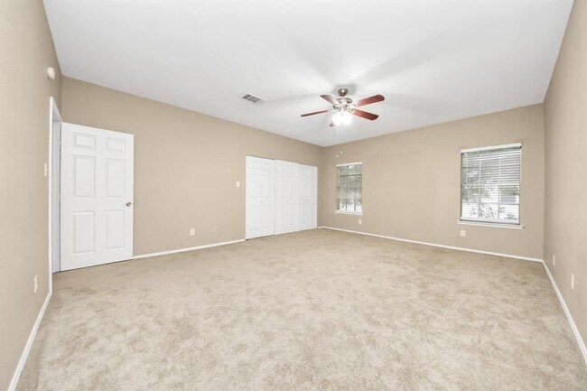 Building Photo - 17573 Red Oak Dr