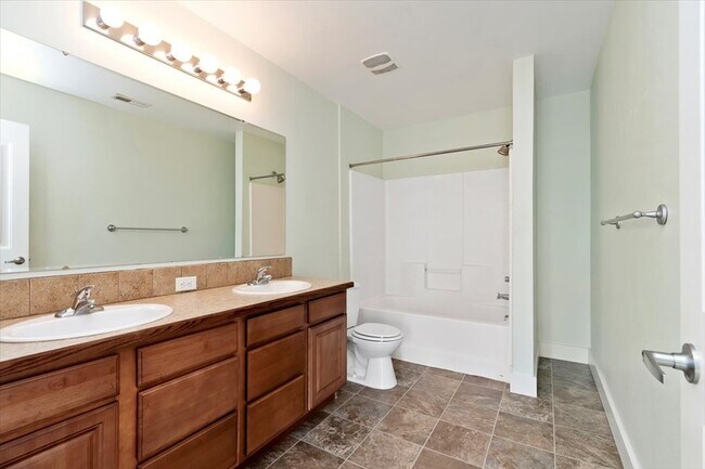 Building Photo - 9947 W Rosecroft Ct